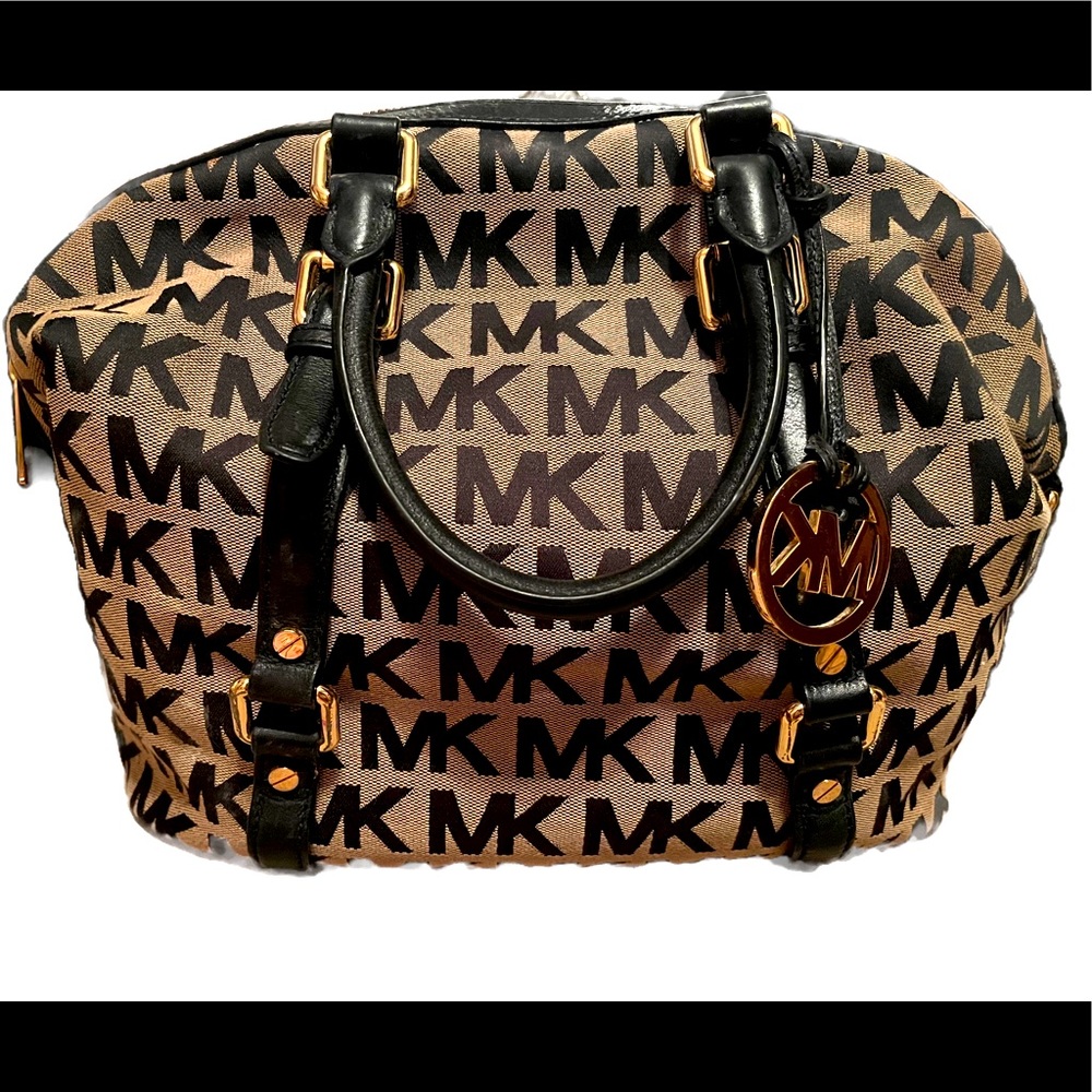 Micheal kor signiture handbag